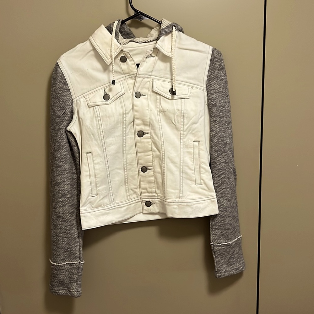 Ladies White Denim Hoodie Jacket. New!!!